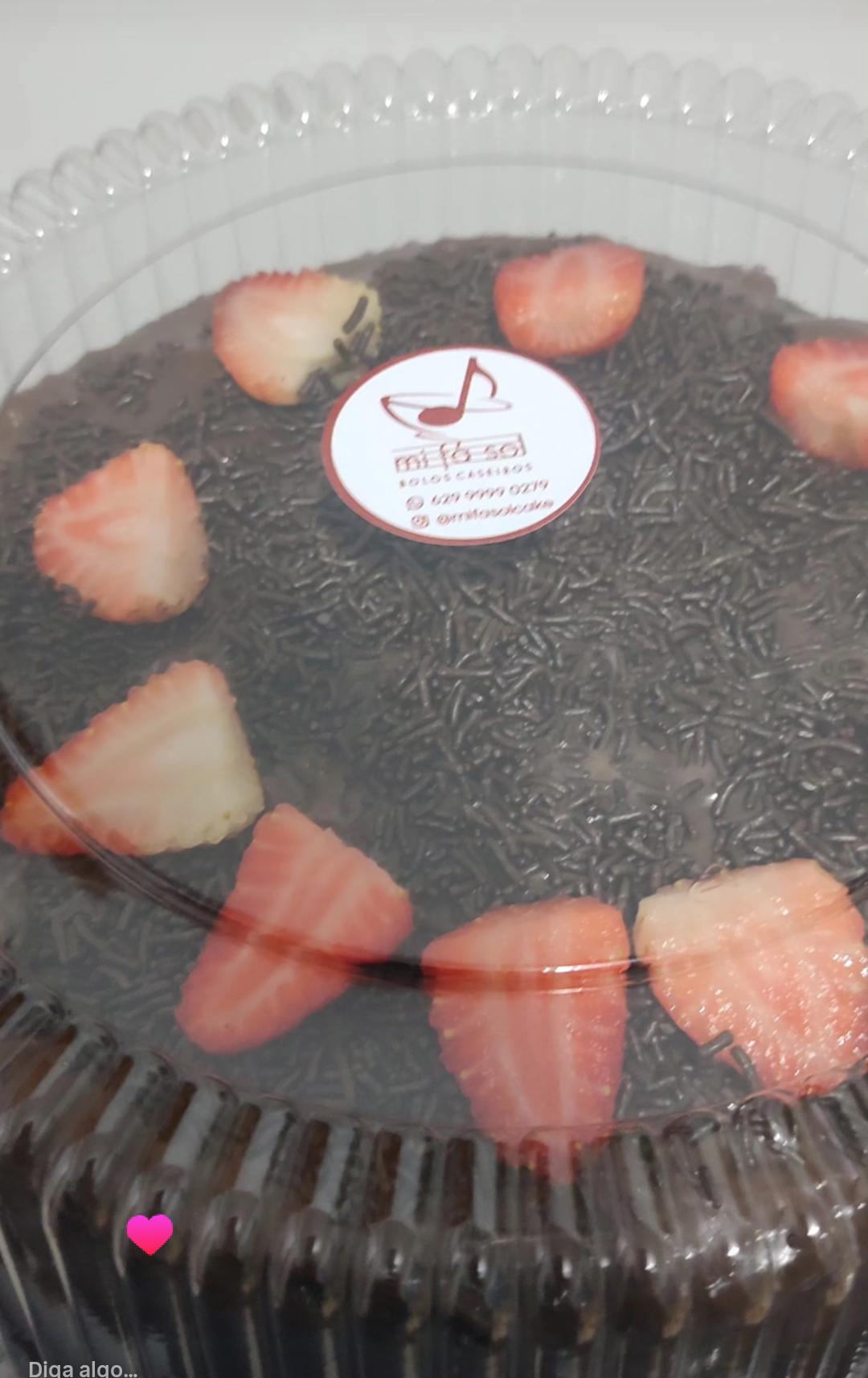 Bolo de chocolate com morango